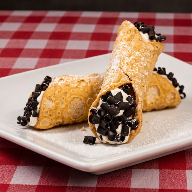 Cannoli.