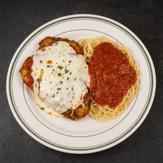 Veal Parmigiano w. Spaghetti Marinara
